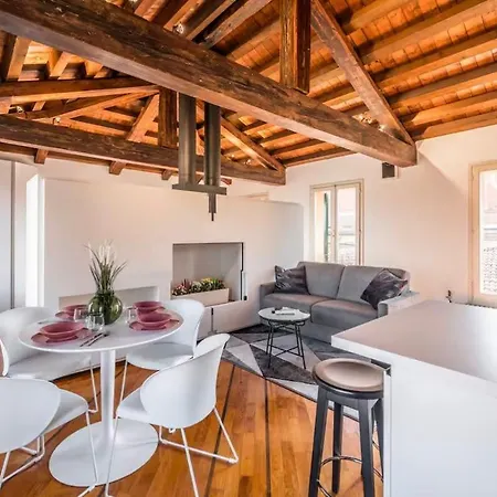 Medieval Tower Болонья